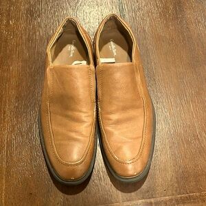 Men’s brown leather dress shoes